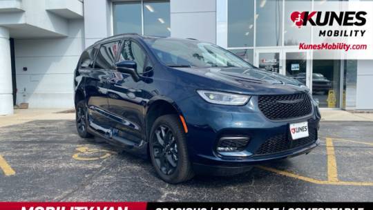 2023 Chrysler Pacifica Touring L — Minivan — 253 mi — Sterling, IL