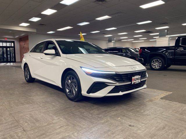 2024 Hyundai Elantra SEL — Sedan — 23,997 mi — Sterling, IL
