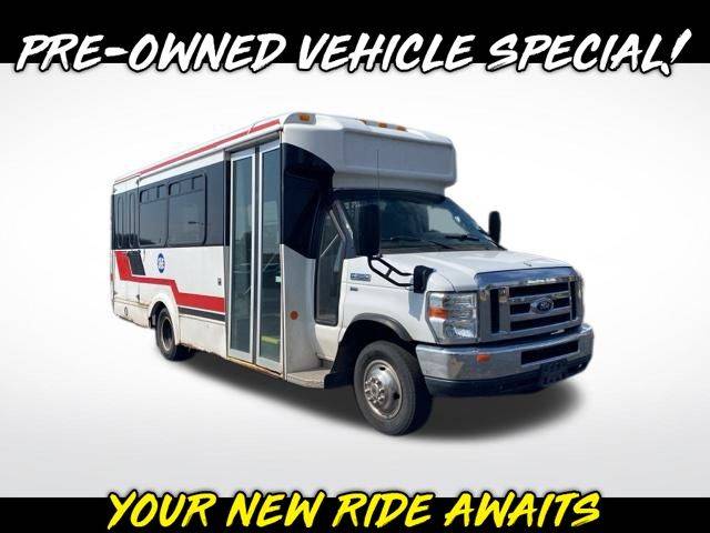 2014 Ford Econoline Commercial Cutaway E-350 — Chassis Cab Truck — 185,102 mi — Sterling, IL