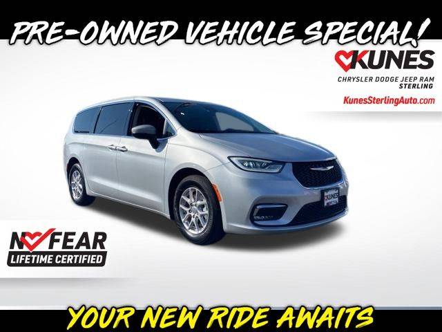 2023 Chrysler Pacifica Touring L — Minivan — 9,506 mi — Sterling, IL