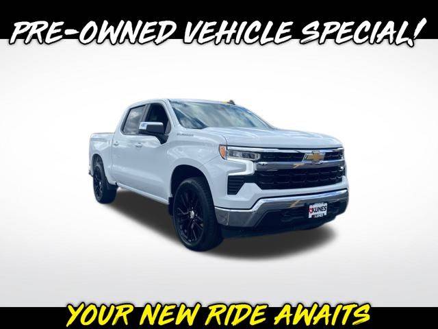 2025 Chevrolet Silverado 1500 LT — Pickup Truck — 13,832 mi — Sterling, IL