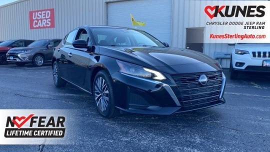 2023 Nissan Altima SV — Sedan — 46,977 mi — Sterling, IL