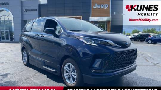 2023 Toyota Sienna XSE — Minivan — 222 mi — Sterling, IL