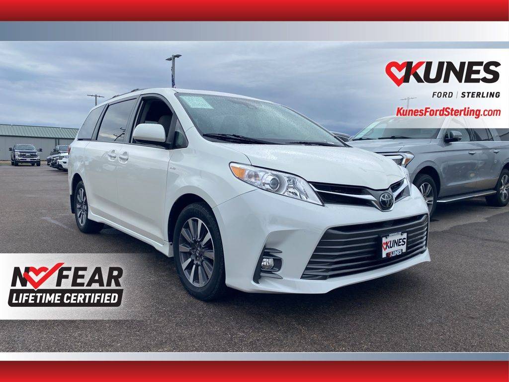 2020 Toyota Sienna XLE — Minivan — 30,909 mi — Sterling, IL