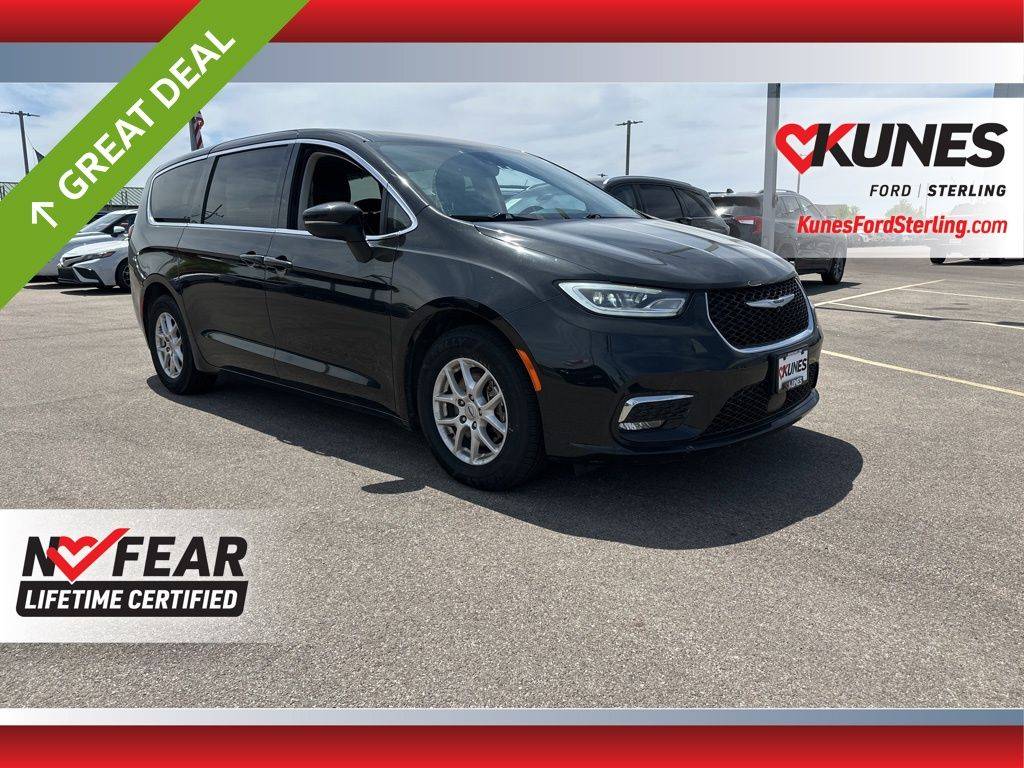 2023 Chrysler Pacifica Touring L — Minivan — 68,075 mi — Sterling, IL