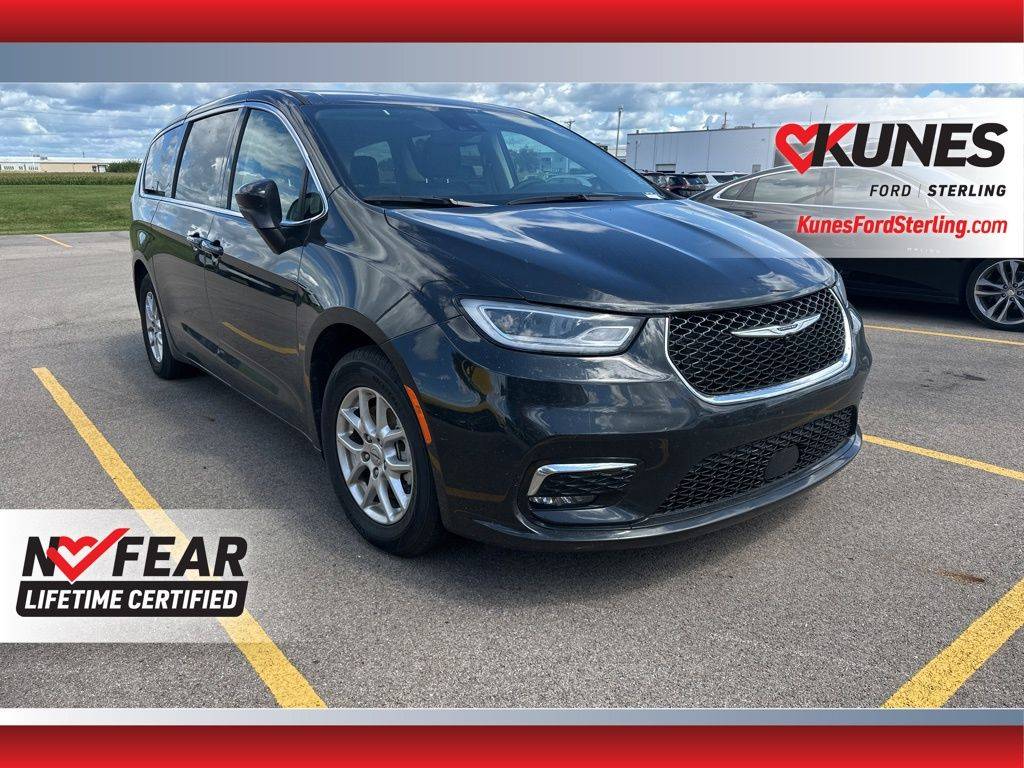 2023 Chrysler Pacifica Touring L — Minivan — 66,194 mi — Sterling, IL