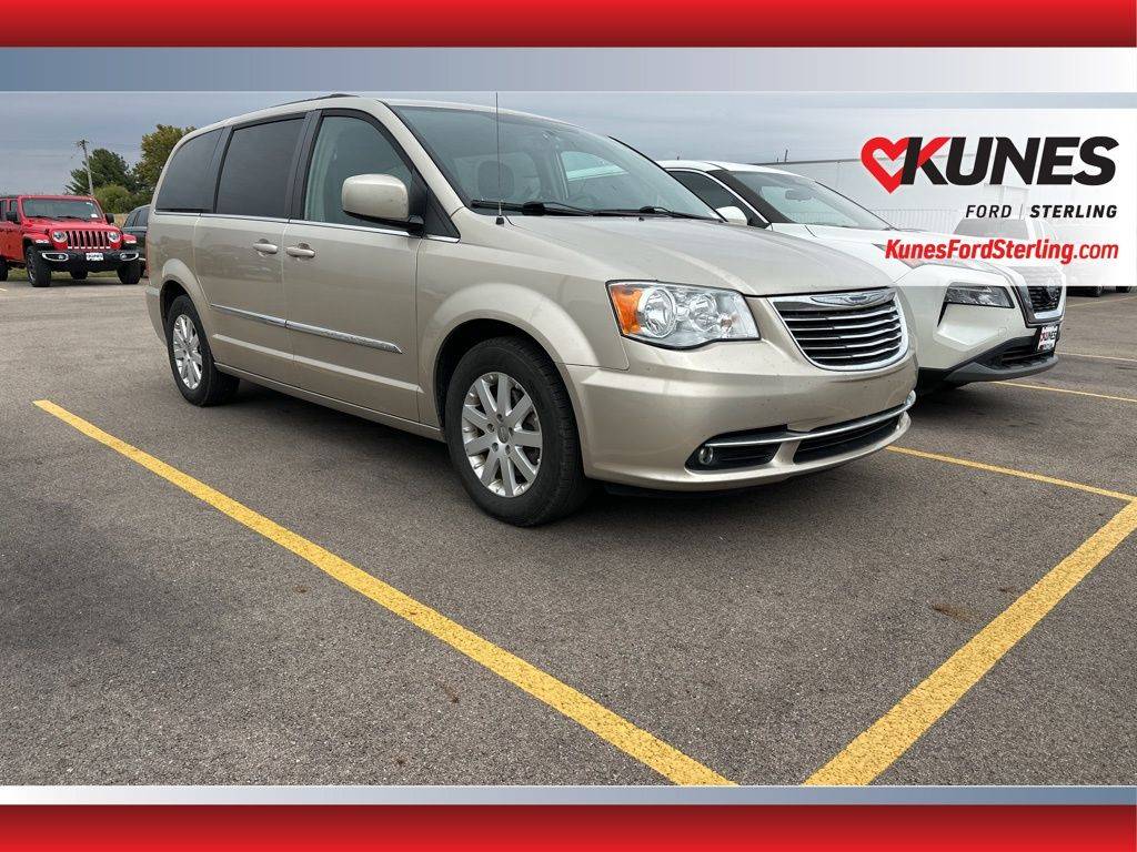 2015 Chrysler Town & Country Touring — Minivan — 140,611 mi — Sterling, IL