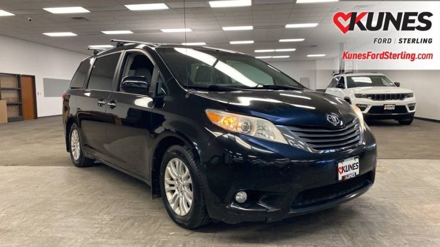 2013 Toyota Sienna XLE — Minivan — 200,981 mi — Sterling, IL