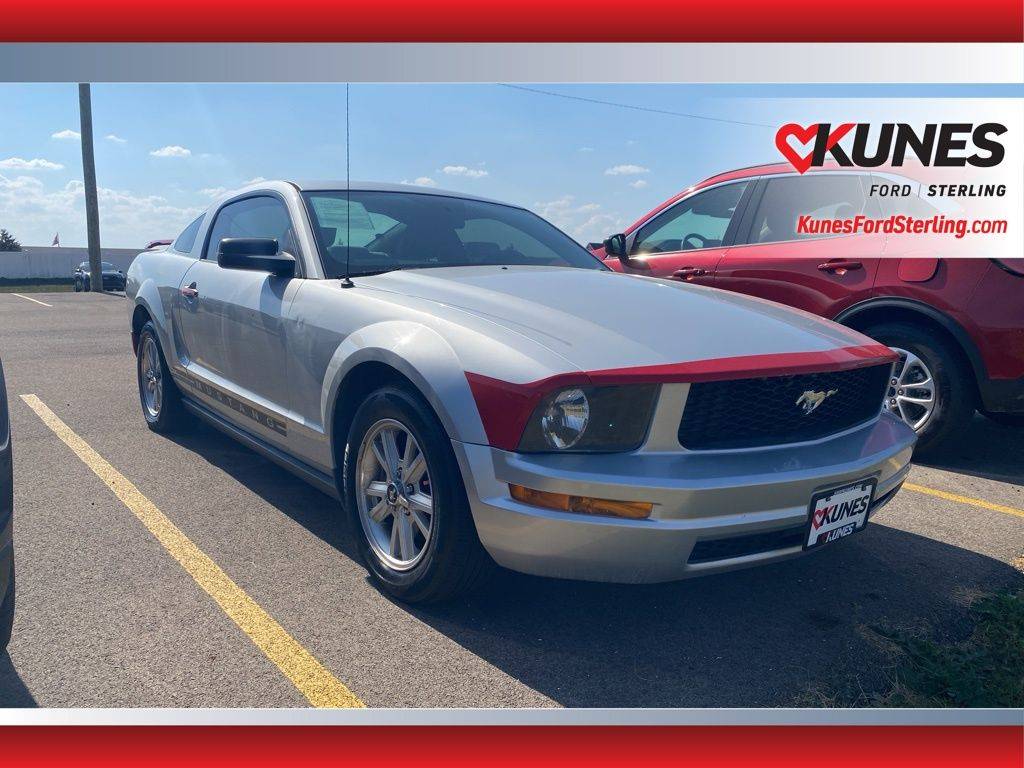 2005 Ford Mustang Deluxe — Coupe — 158,890 mi — Sterling, IL