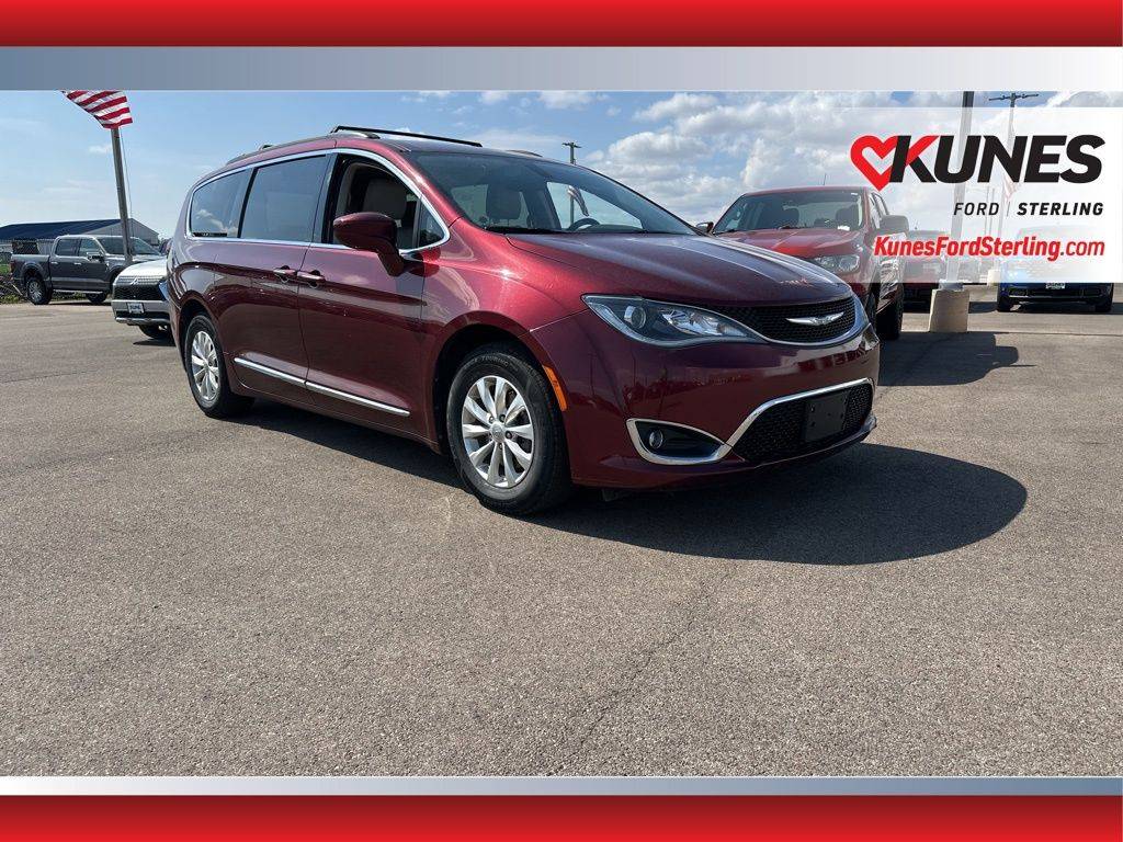 2017 Chrysler Pacifica Touring L — Minivan — 154,661 mi — Sterling, IL