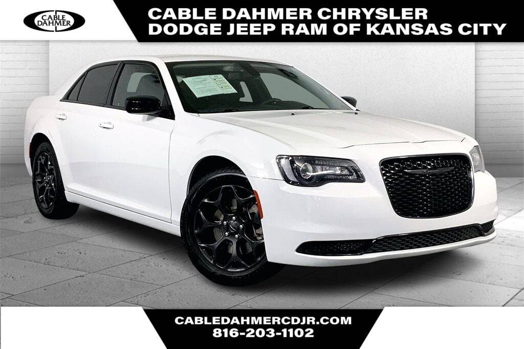 2022 Chrysler 300 Touring — Sedan — 58,482 mi — Kansas City, MO