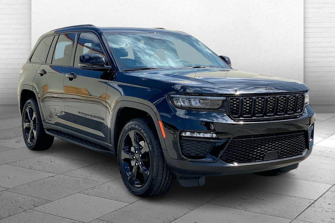 2023 Jeep Grand Cherokee Limited — SUV — 24,650 mi — Kansas City, MO