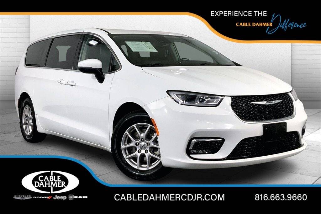 2023 Chrysler Pacifica Touring L — Minivan — 65,140 mi — Kansas City, MO