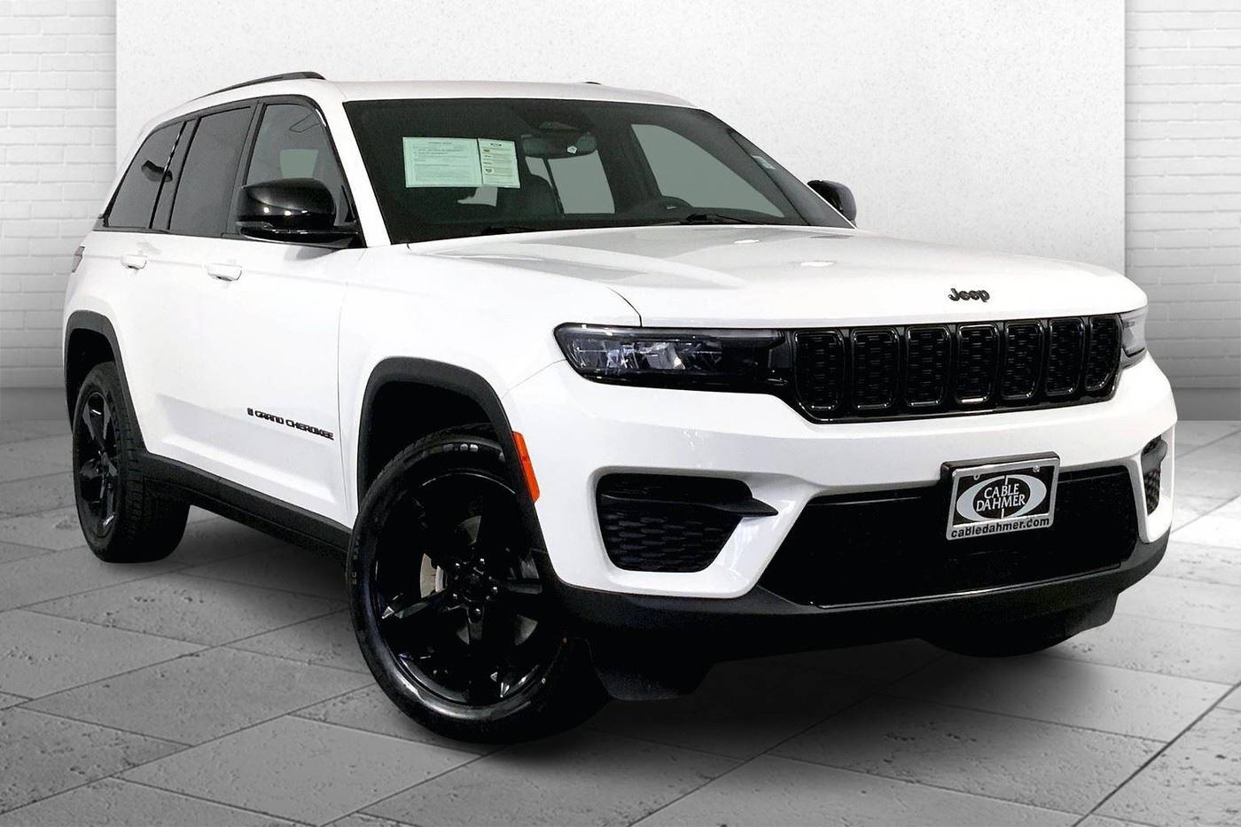 2023 Jeep Grand Cherokee Altitude — SUV — 83,254 mi — Kansas City, MO