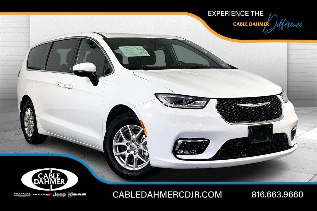 2023 Chrysler Pacifica Touring — Minivan — 27,213 mi — Kansas City, MO
