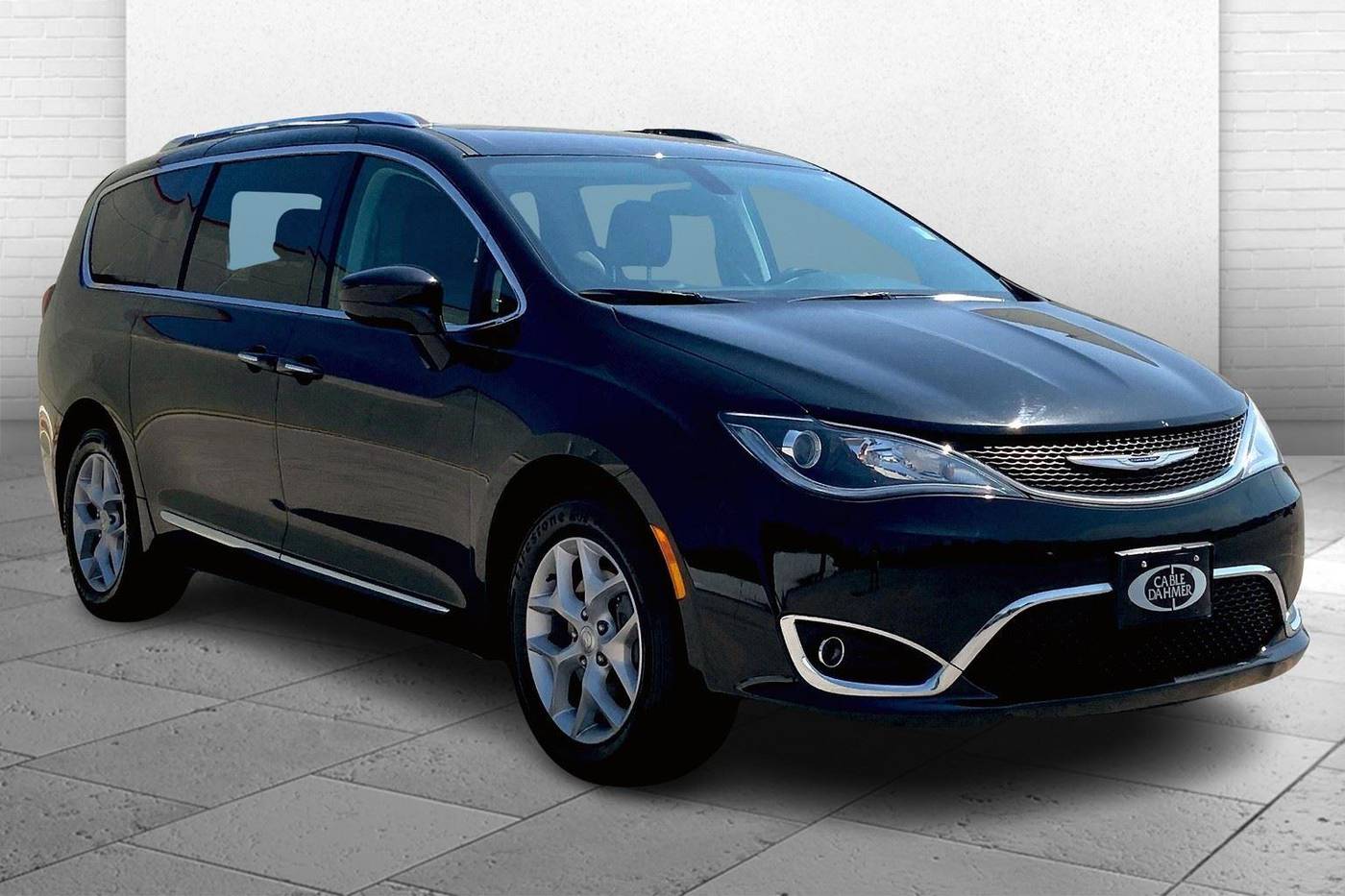 2018 Chrysler Pacifica Touring L — Minivan — 95,676 mi — Kansas City, MO