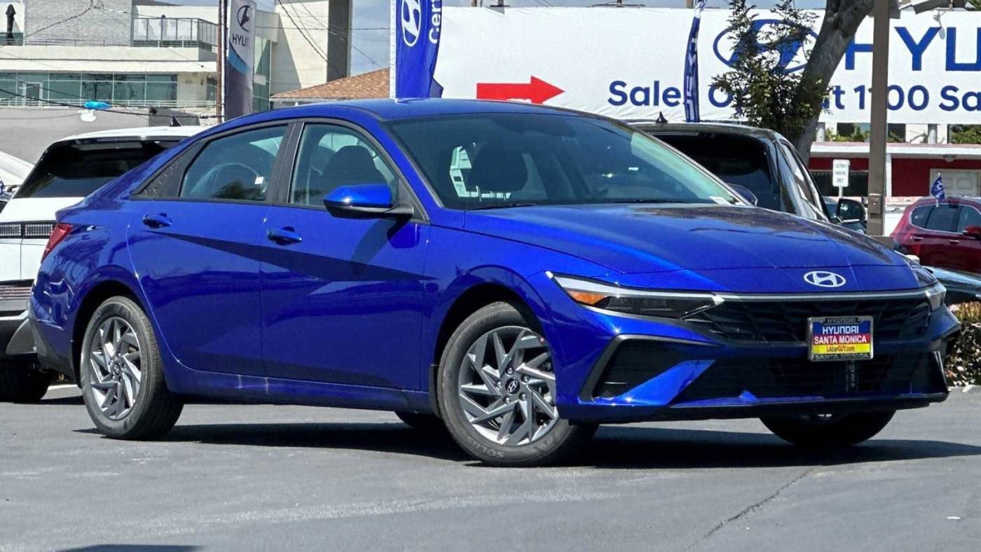 2024 Hyundai Elantra Hybrid Blue — Sedan — 4,308 mi — Santa Monica, CA