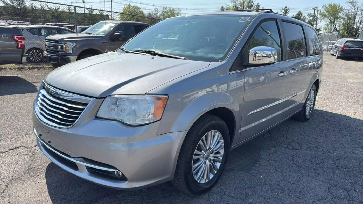 2015 Chrysler Town & Country Touring-L — Minivan — 114,266 mi — Mountain Lakes, NJ