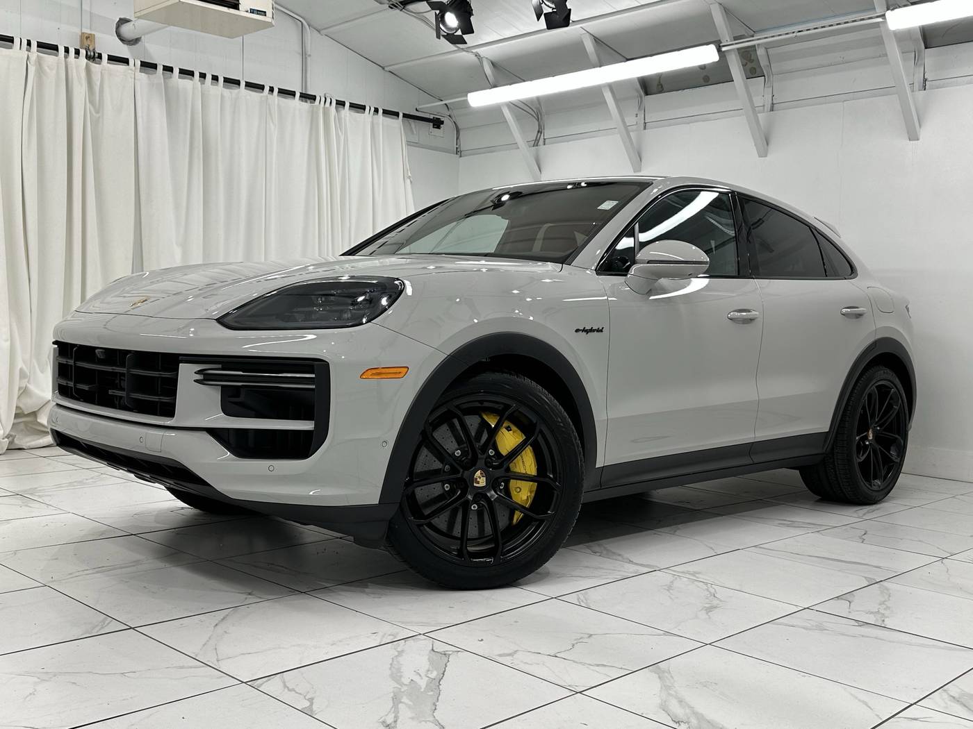 2024 Porsche Cayenne Turbo E-Hybrid — SUV — 3,168 mi — Newark, DE