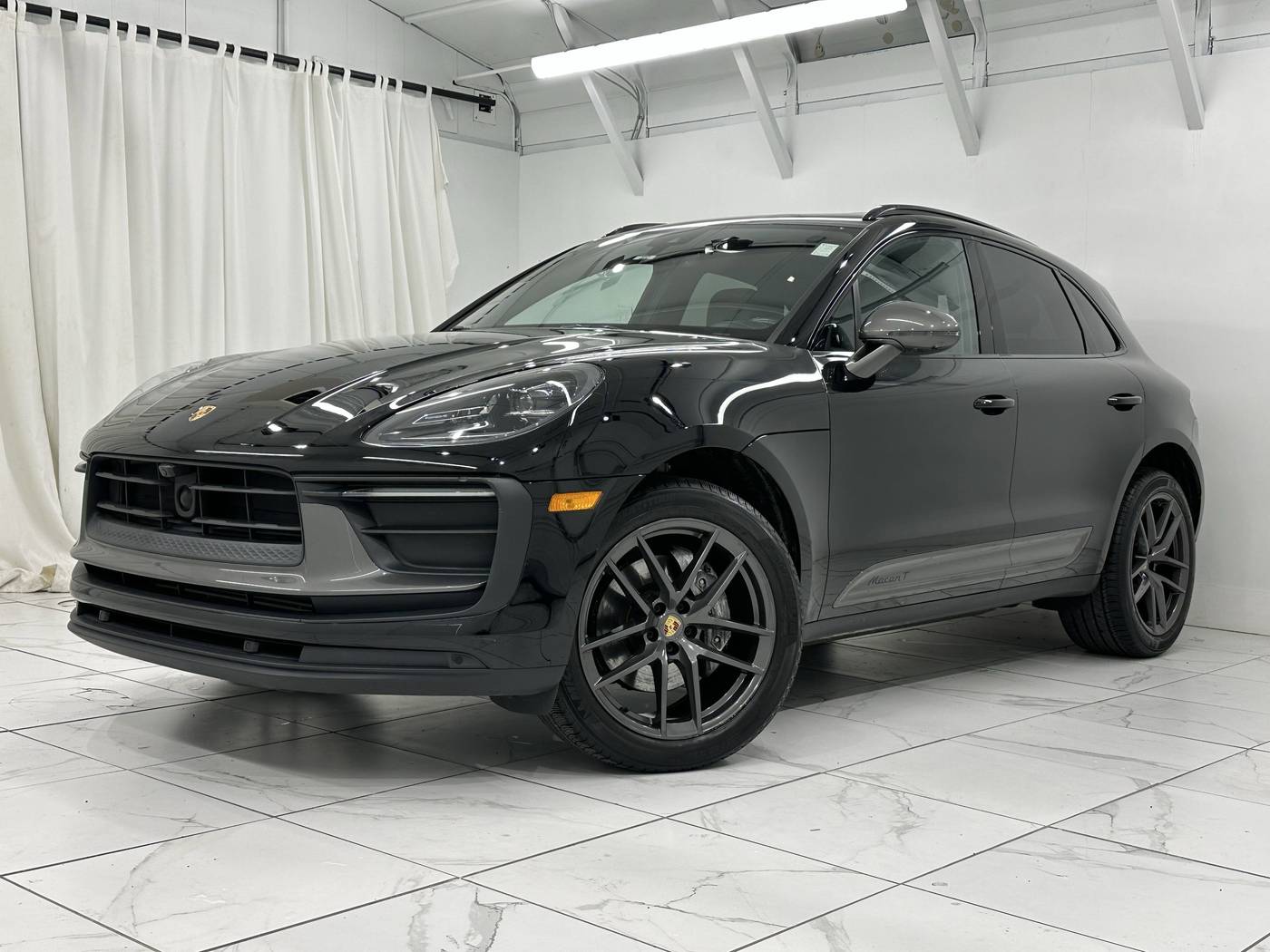 2023 Porsche Macan T — SUV — 31,096 mi — Newark, DE