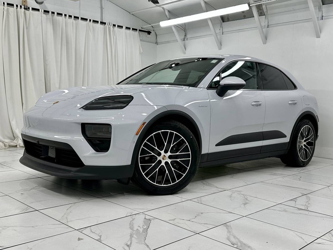 2025 Porsche Macan Electric Standard — SUV — 2,953 mi — Newark, DE