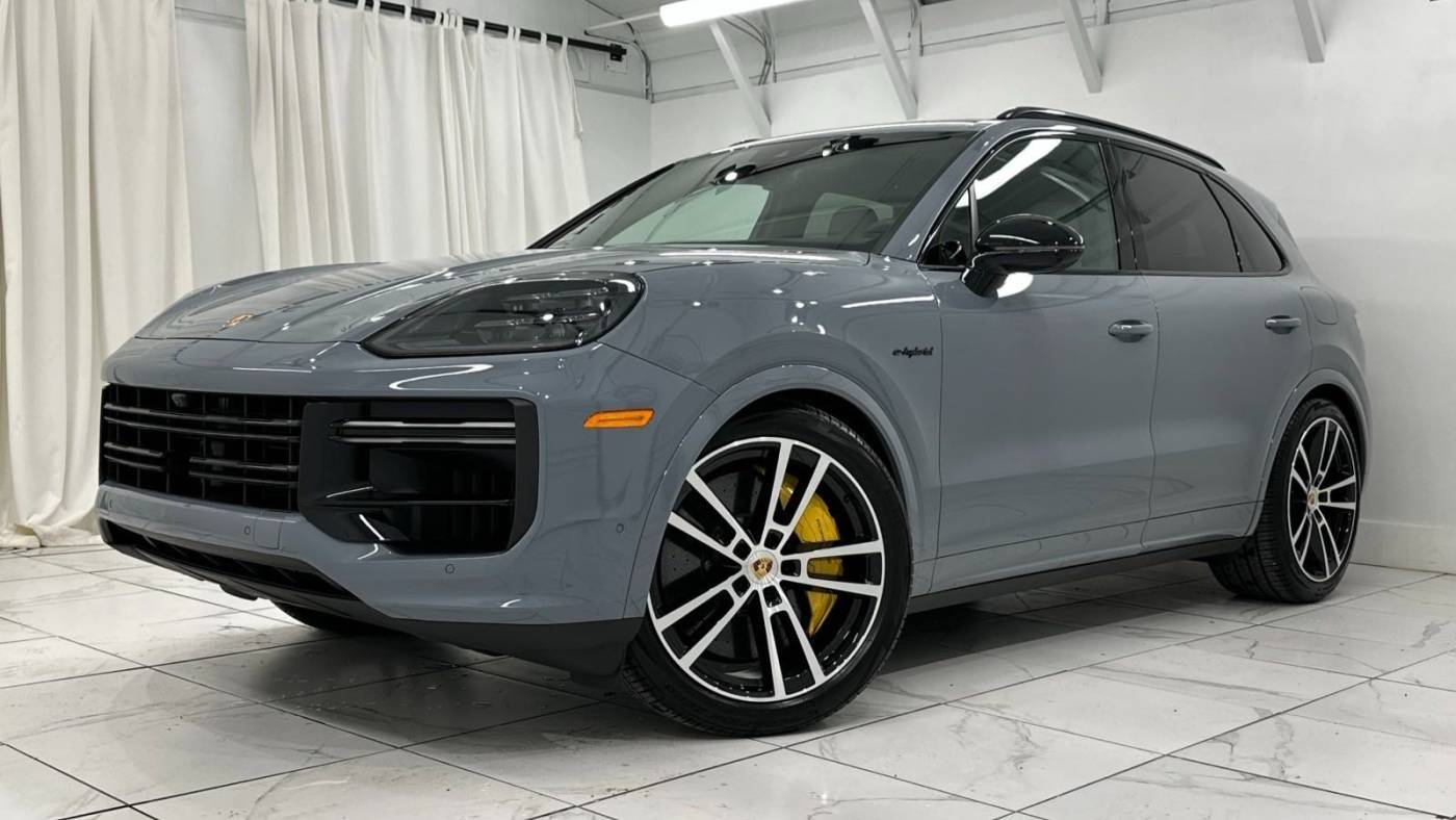 2024 Porsche Cayenne Turbo E-Hybrid — SUV — 2,651 mi — Newark, DE