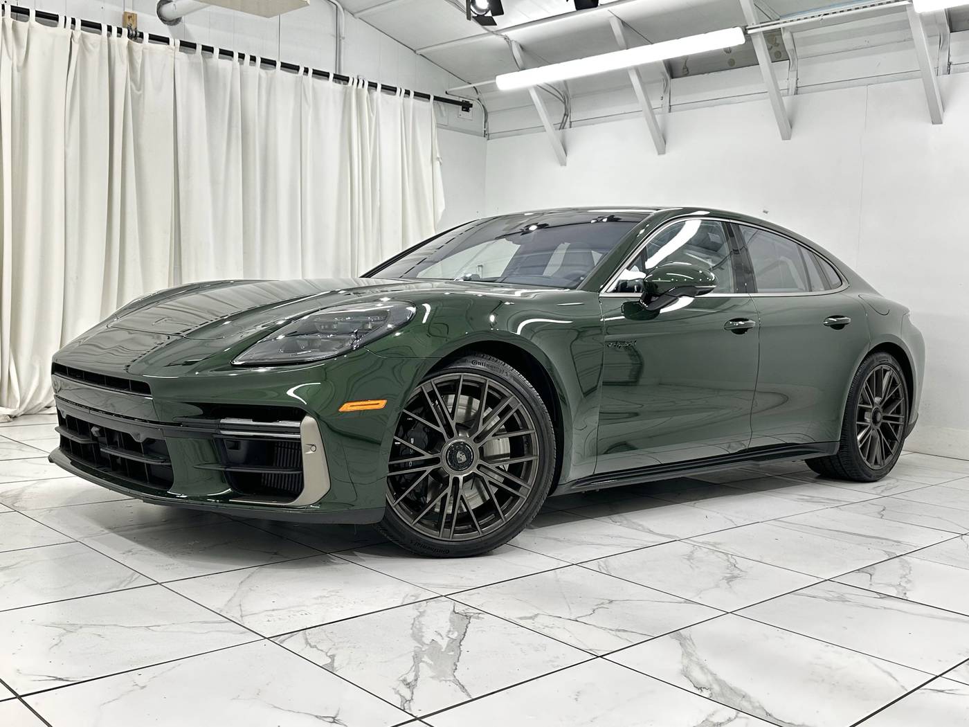 2025 Porsche Panamera Turbo E-Hybrid — Hatchback — 861 mi — Newark, DE