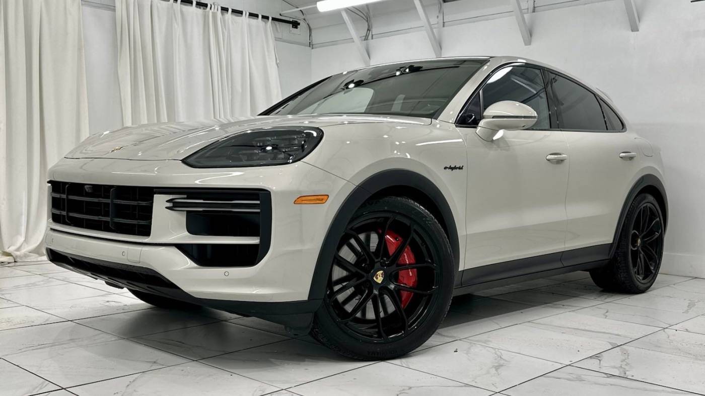 2024 Porsche Cayenne Turbo E-Hybrid — SUV — 3,210 mi — Newark, DE