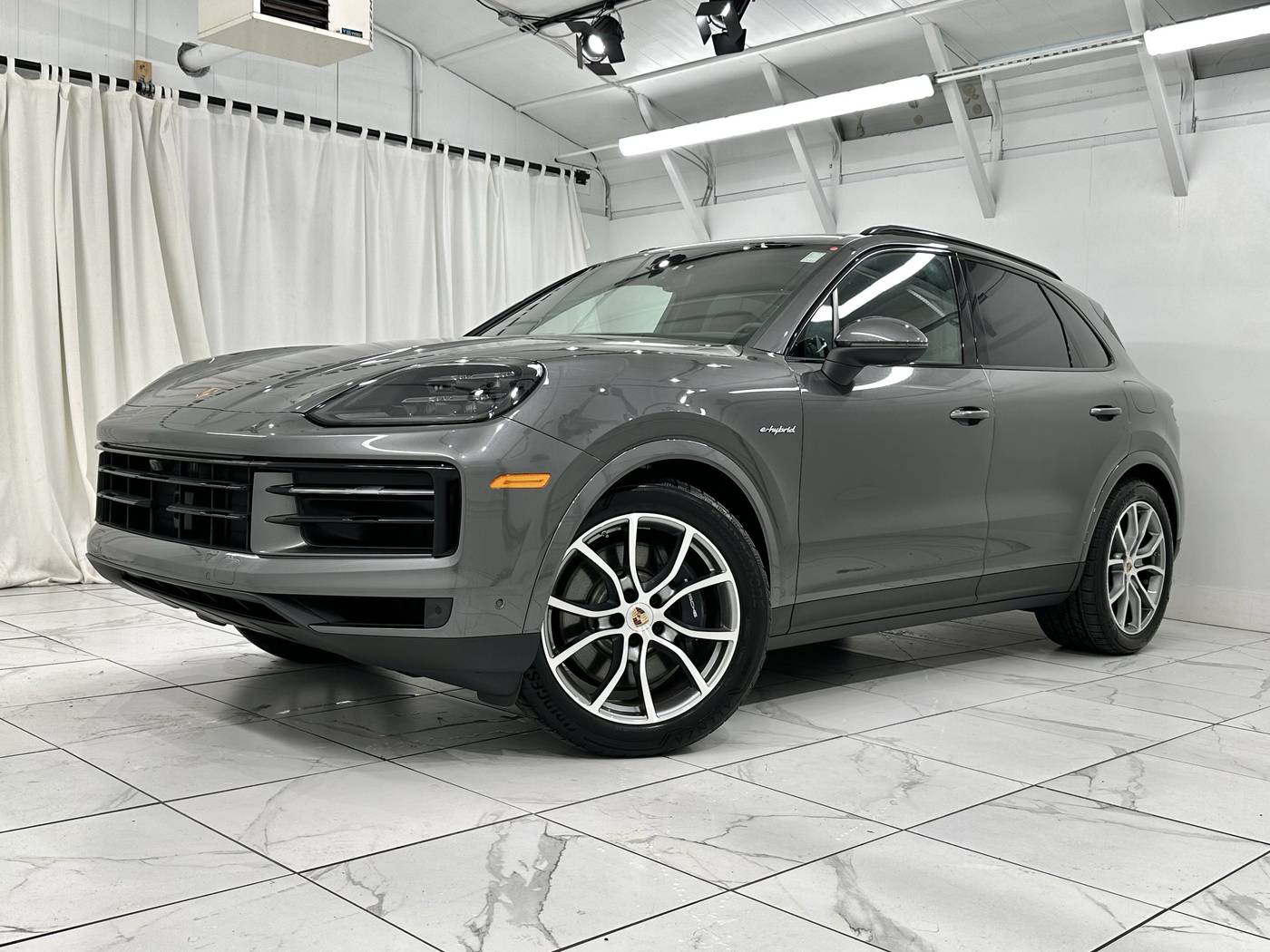 2025 Porsche Cayenne E-Hybrid — SUV — 4,255 mi — Newark, DE