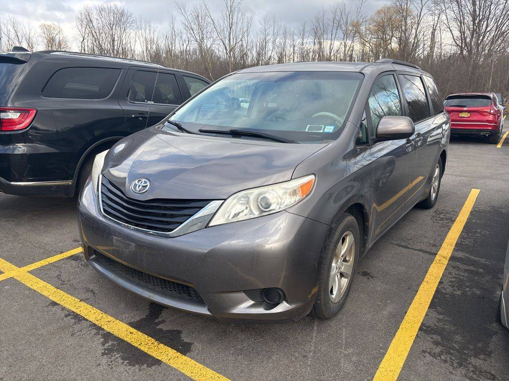 2014 Toyota Sienna LE — Minivan — 155,953 mi — Rochester, NY