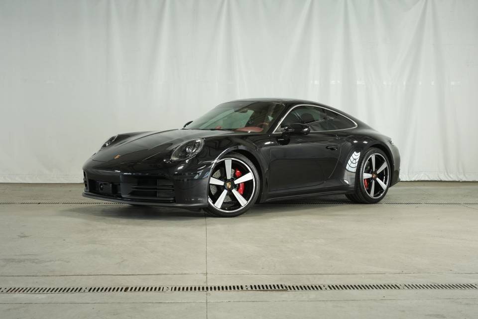 2025 Porsche 911 Carrera