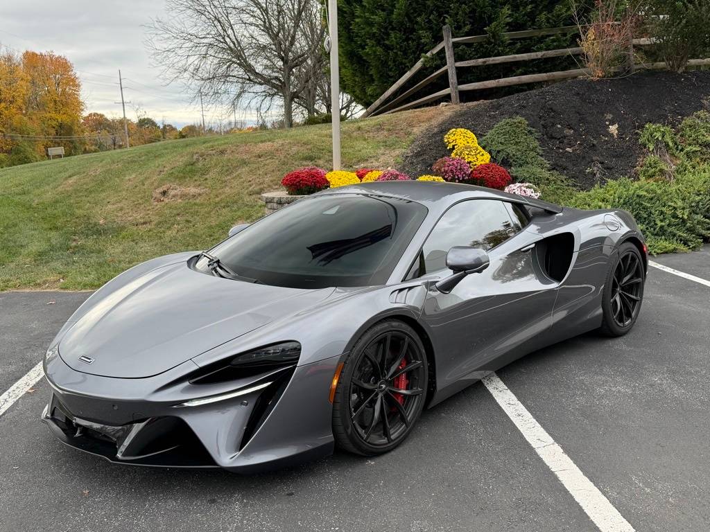 2023 McLaren Artura