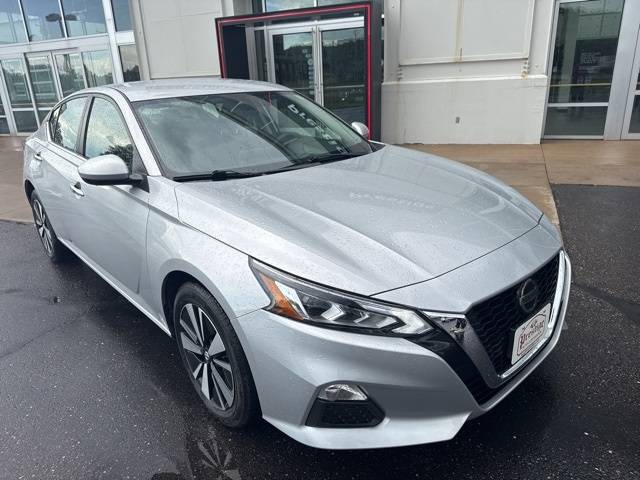 2022 Nissan Altima SV — Sedan — 41,582 mi — Eau Claire, WI