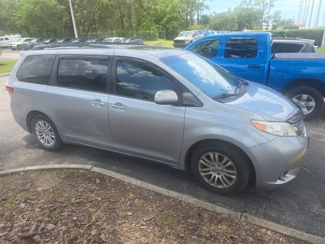 2017 Toyota Sienna XLE — Minivan — 64,254 mi — Brooksville, FL