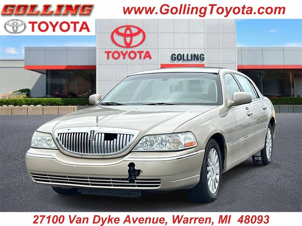 2005 Lincoln Town Car Signature — Sedan — 180,925 mi — Warren, MI