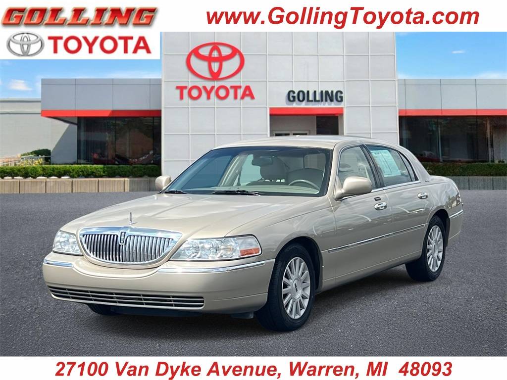 2004 Lincoln Town Car Signature — Sedan — 127,531 mi — Warren, MI