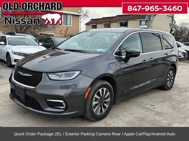 2023 Chrysler Pacifica Hybrid Touring L — Minivan — 40,451 mi — Skokie, IL
