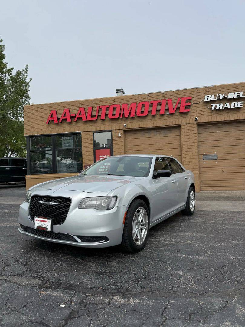 2019 Chrysler 300 Touring — Sedan — 100,773 mi — Cudahy, WI