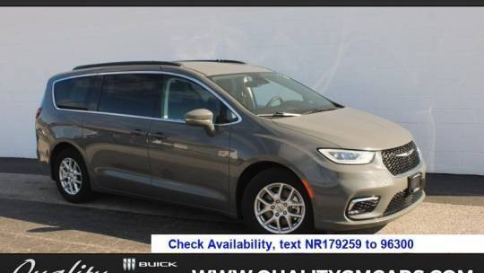 2022 Chrysler Pacifica Touring L — Minivan — 69,325 mi — Alton, IL