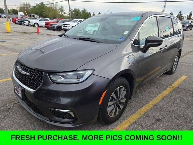 2022 Chrysler Pacifica Hybrid Touring L — Minivan — 89,822 mi — La Follette, TN