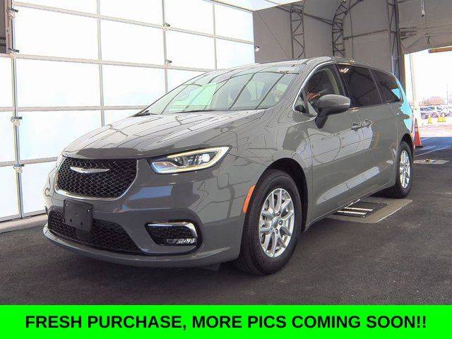 2023 Chrysler Pacifica Touring L — Minivan — 61,300 mi — La Follette, TN
