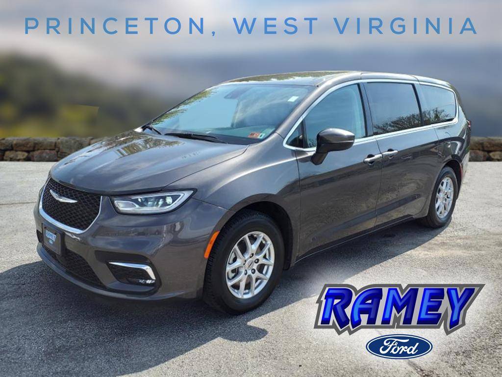 2023 Chrysler Pacifica Touring L — Minivan — 63,571 mi — Princeton, WV