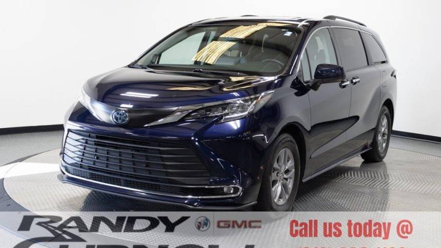 2022 Toyota Sienna XLE — Minivan — 73,408 mi — Kansas City, KS