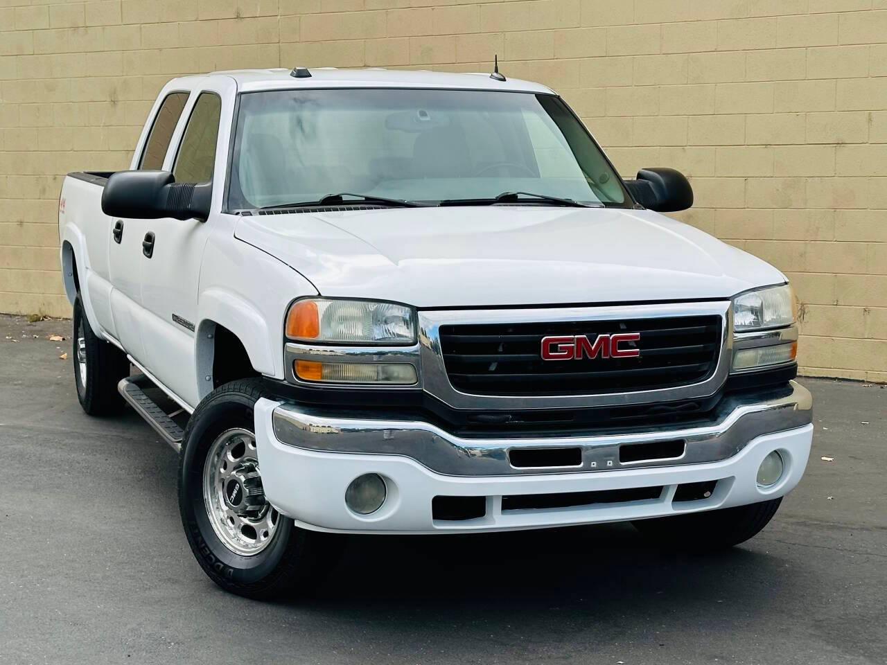 2005 GMC Sierra 2500HD SLT — Pickup Truck — 165,998 mi — Sacramento, CA