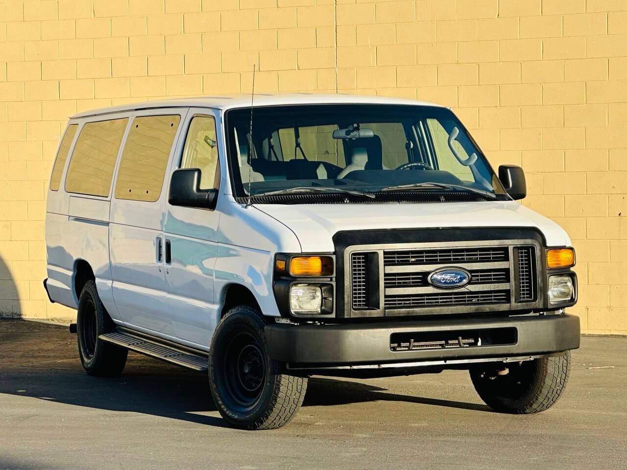 2014 Ford Econoline Wagon E-350 Super Duty XL