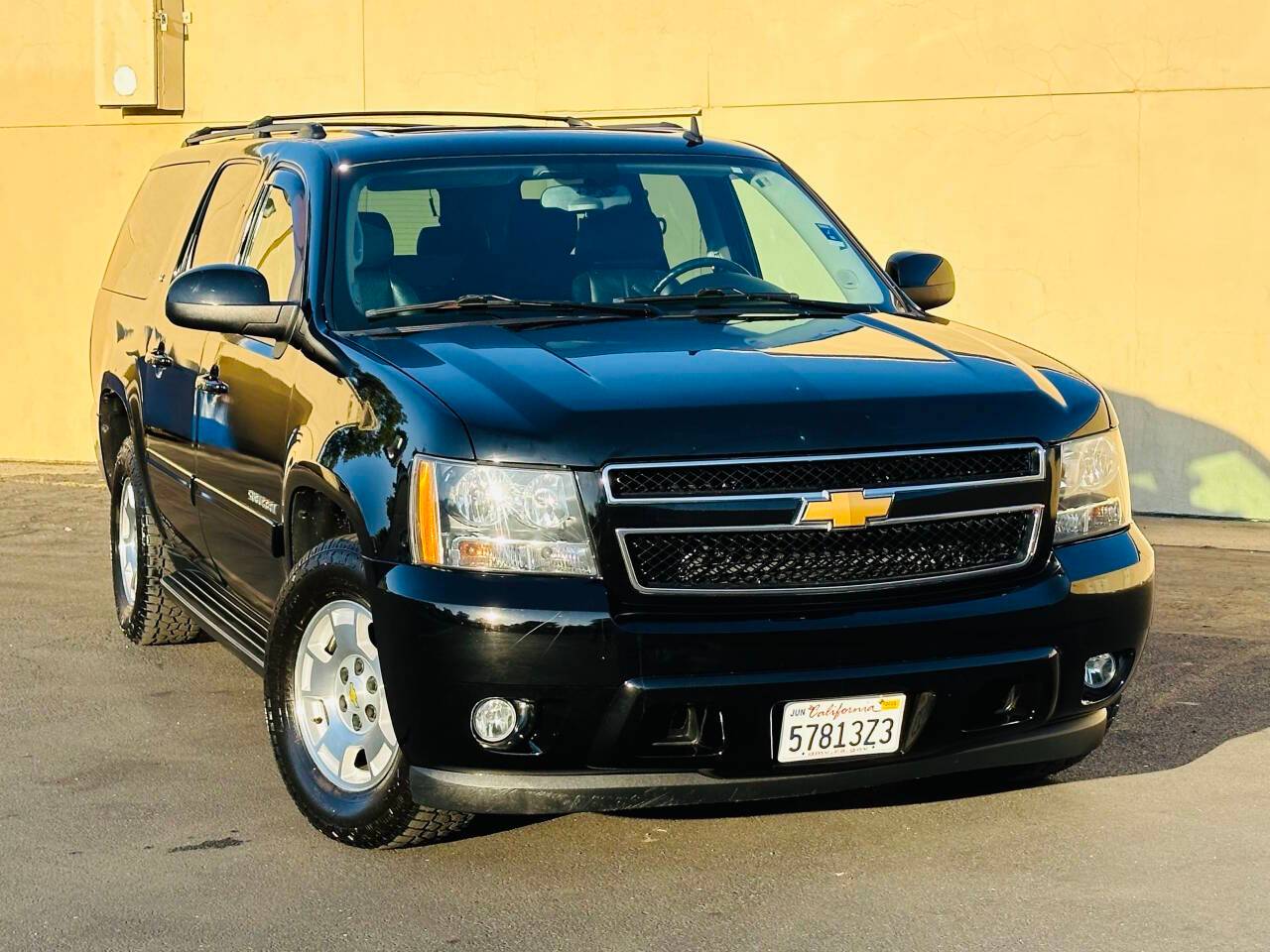 2013 Chevrolet Suburban LT — SUV — 81,949 mi — Sacramento, CA