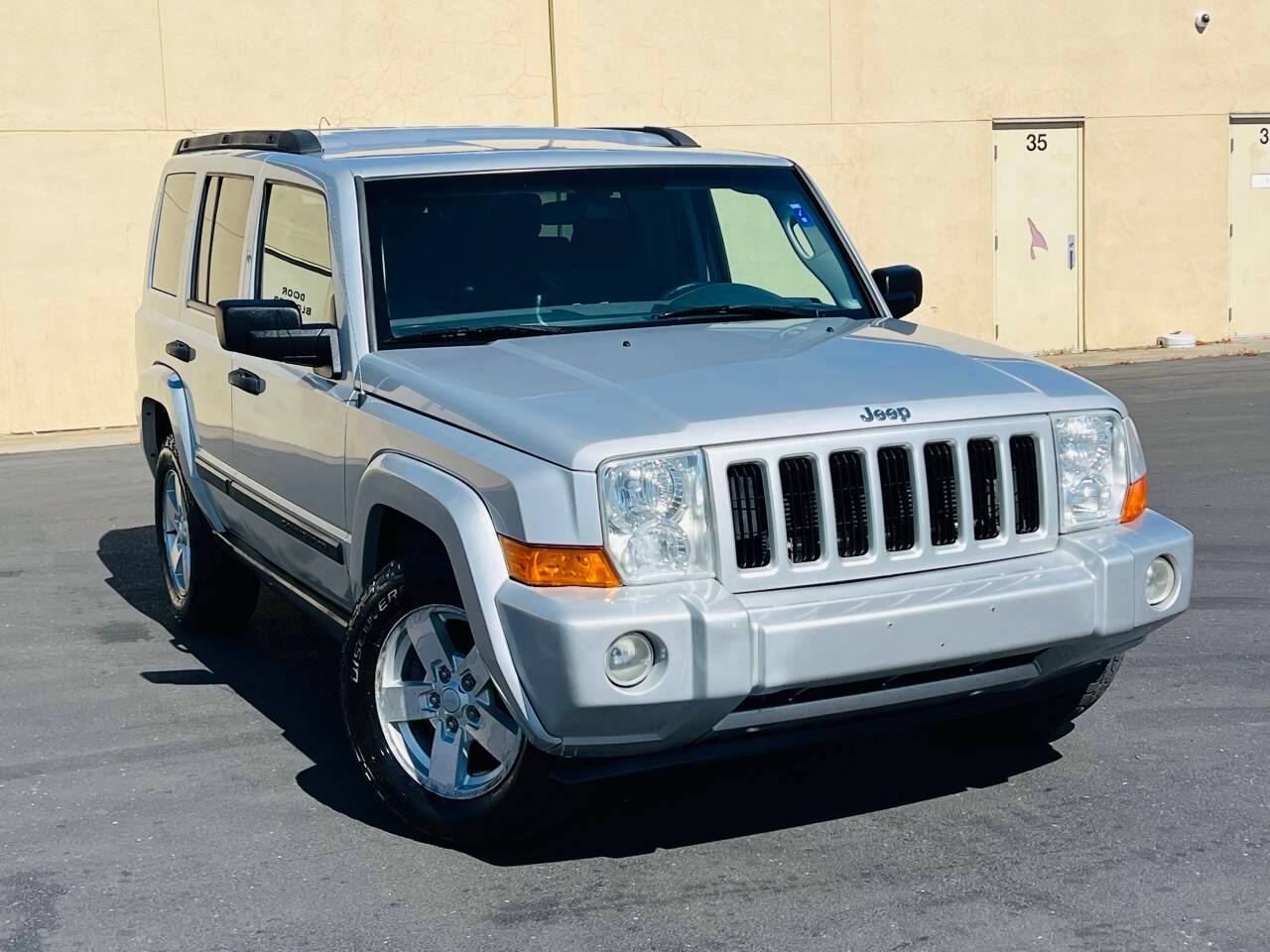 2006 Jeep Commander Base — SUV — 89,897 mi — Sacramento, CA