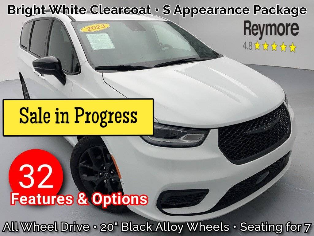 2023 Chrysler Pacifica Limited — Minivan — 2,415 mi — Central Square, NY