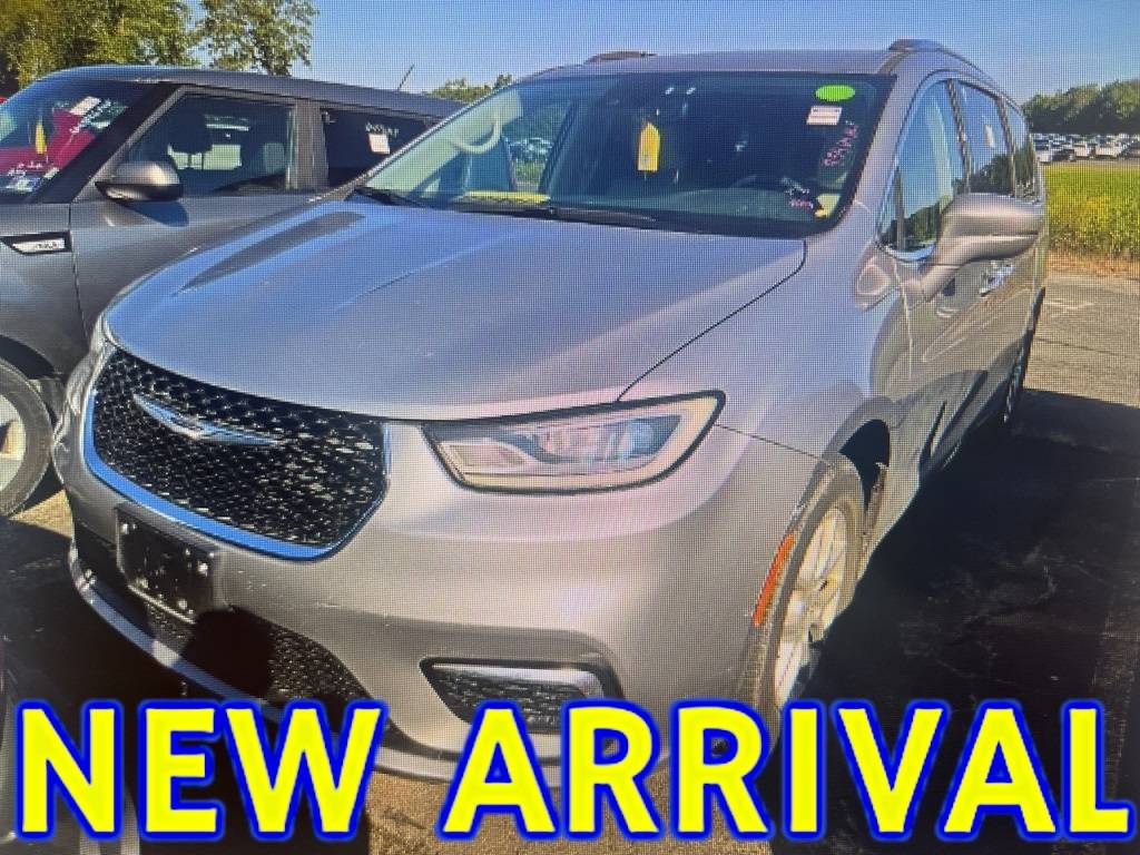 2021 Chrysler Pacifica Touring L — Minivan — 15,835 mi — Central Square, NY