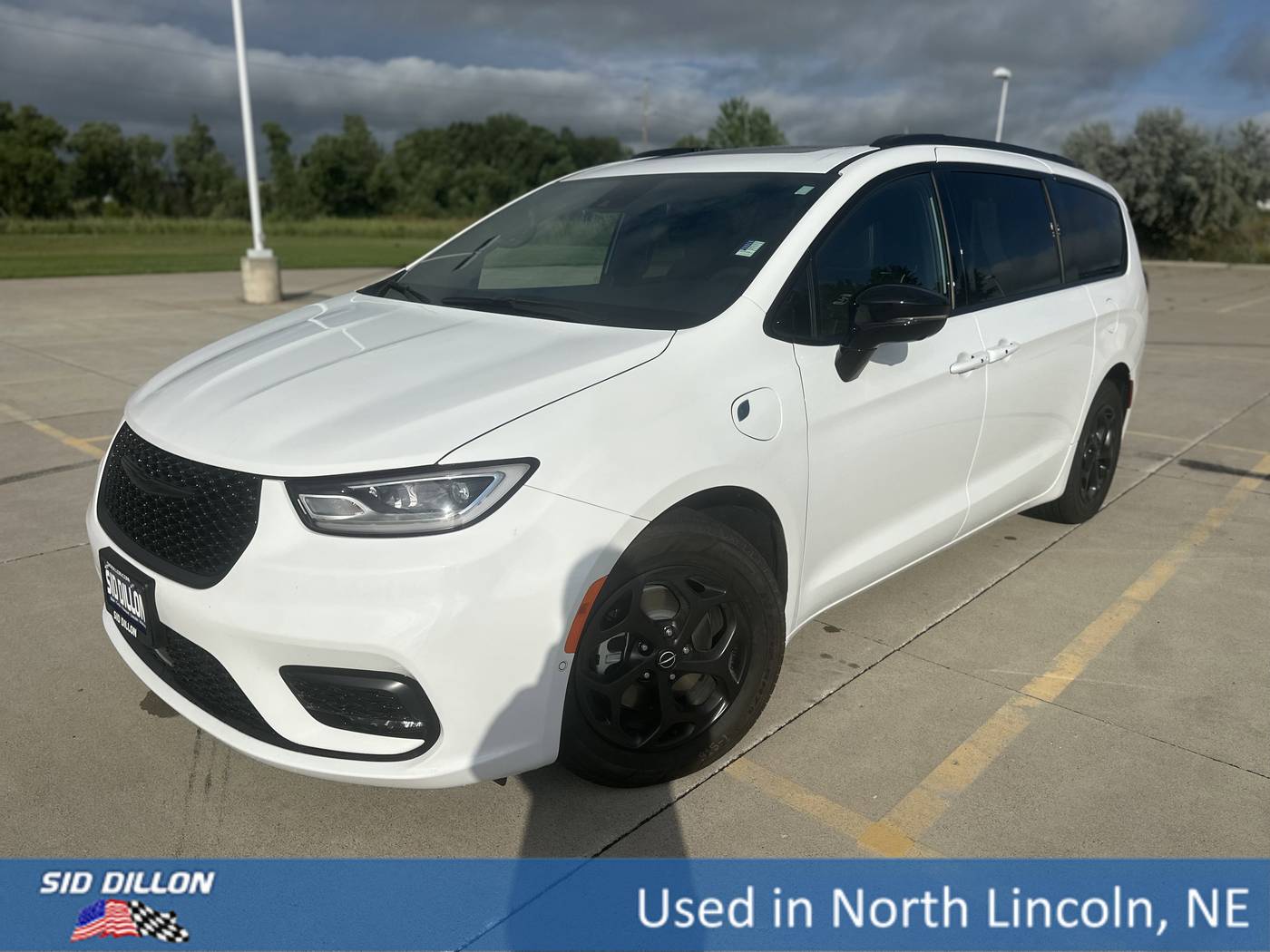 2025 Chrysler Pacifica Hybrid Premium S Appearance Package — Minivan — 550 mi — Lincoln, NE